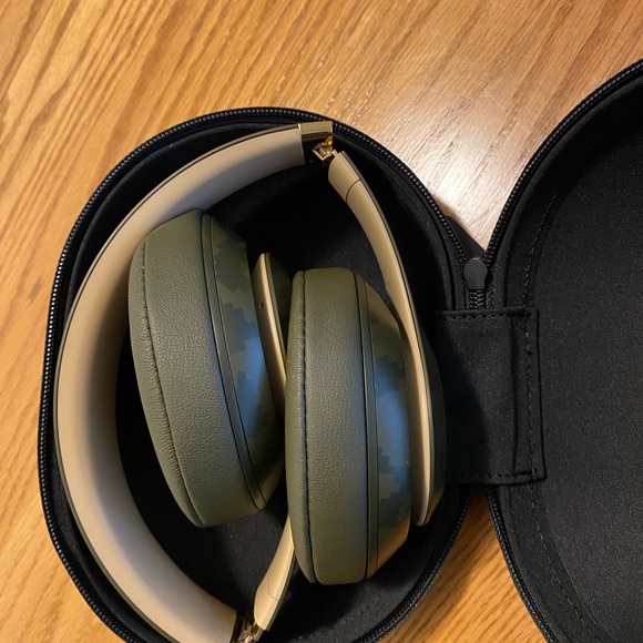 Beats Studio 3 Wireless. Camo Edition - Picture 2 of 4